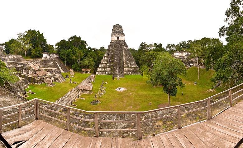 Mystischer Maya Tempel in Tikal, Guatemala.
